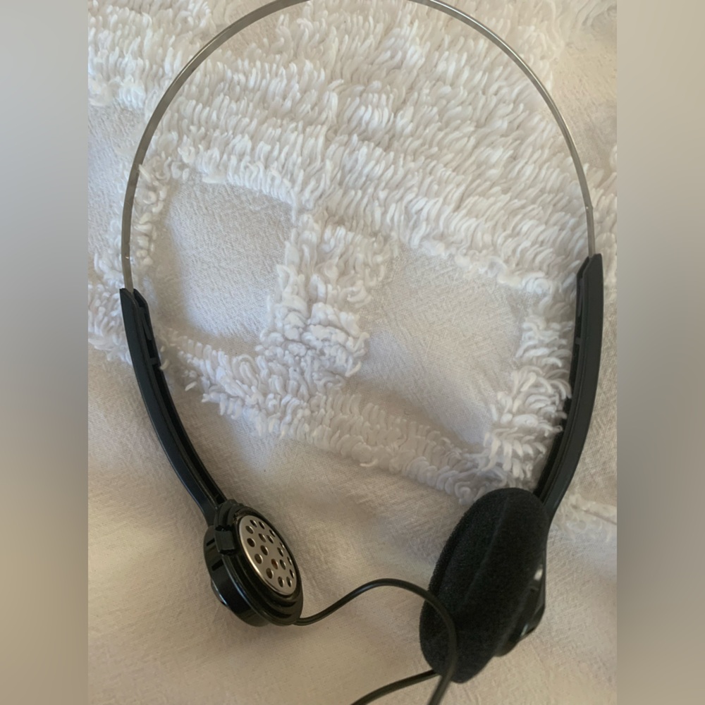 Audiophase Stereo Cassette Player w/Earphones, Portable, Silver - Picture 4 of 5